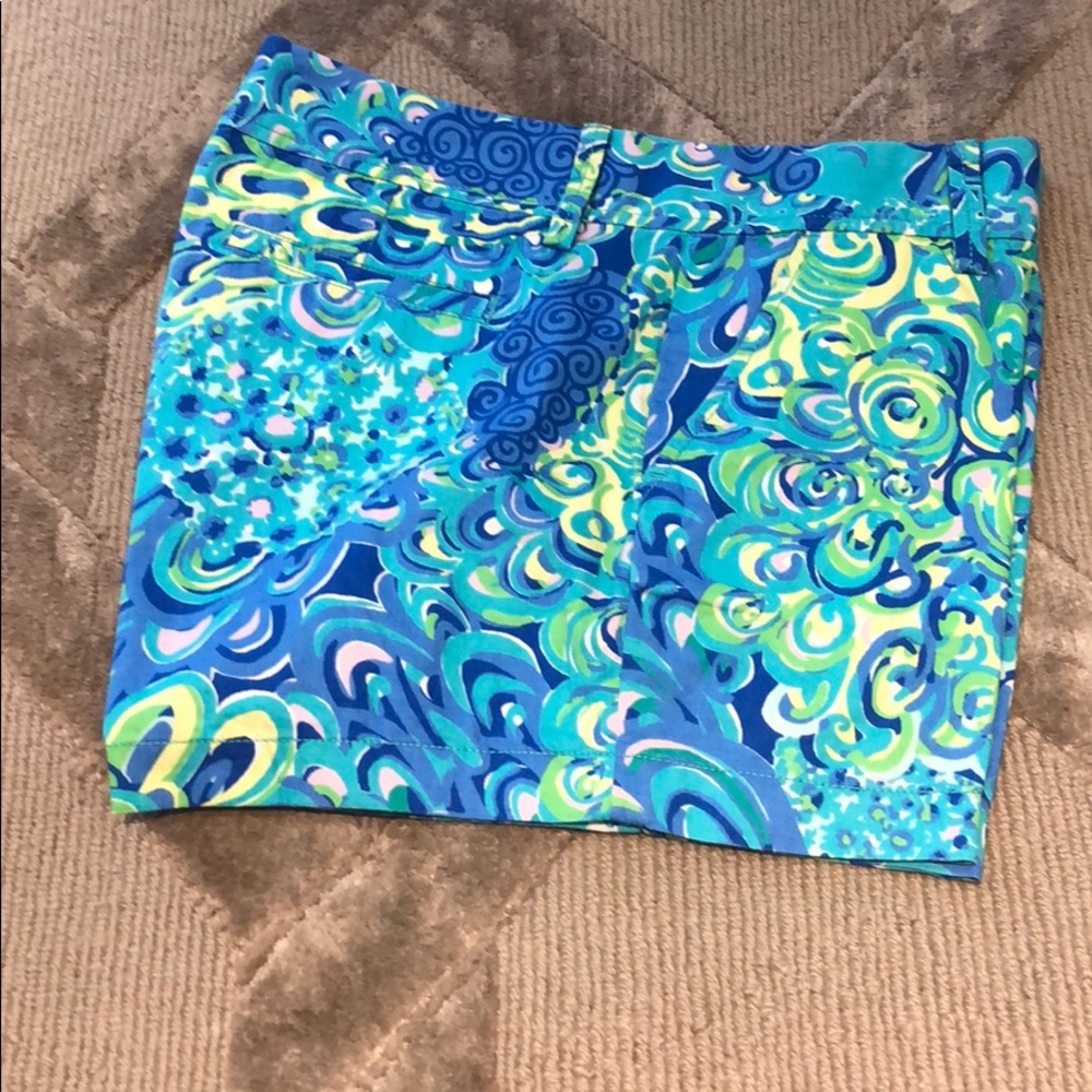 Lilly Pulitzer patterned shorts size 8